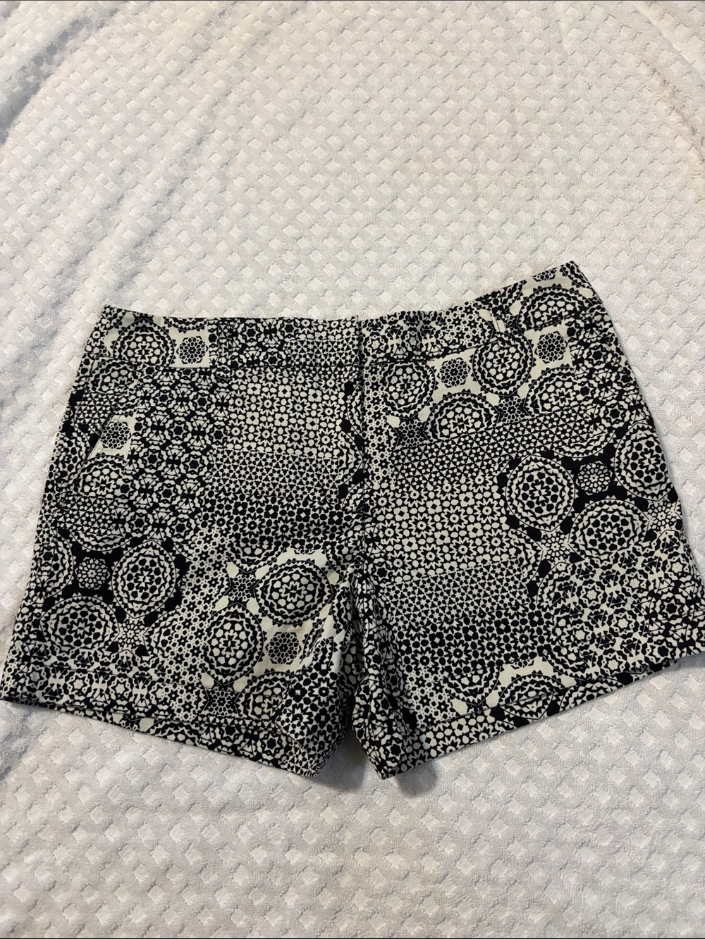 Artisan Ny Black and White Patterned Bermuda Shorts